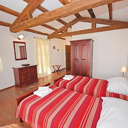 Sleeps 4 Pool Air Con Wifi *