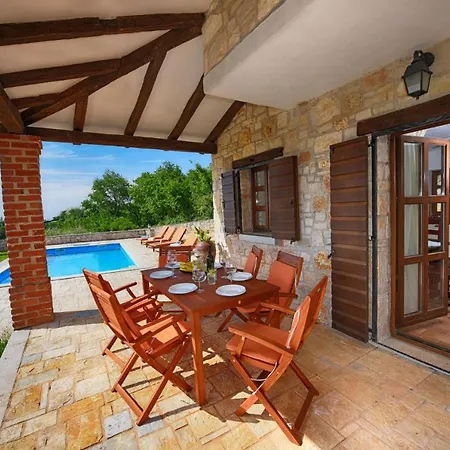 Sleeps 4 Pool Air Con Wifi *
