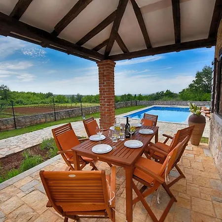 Sleeps 4 Pool Air Con Wifi *