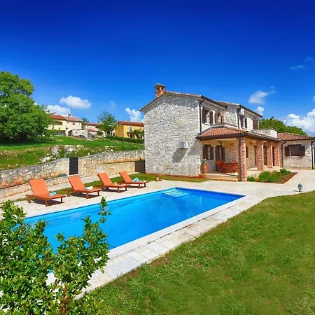 Sleeps 4 Pool Air Con Wifi Villa *