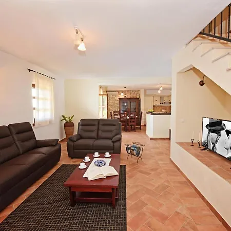 Sleeps 4 Pool Air Con Wifi Villa *